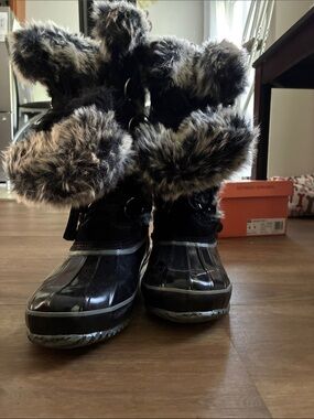 Women’s Black Faux Fur Trim Winter Duck Boots - Stylish Cold-Weather Footwear